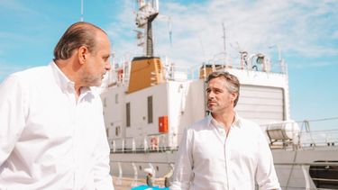 DE VISITA. El intendente recorrió el puerto de Bahía Blanca y la Universidad Provincial del Sudoeste.