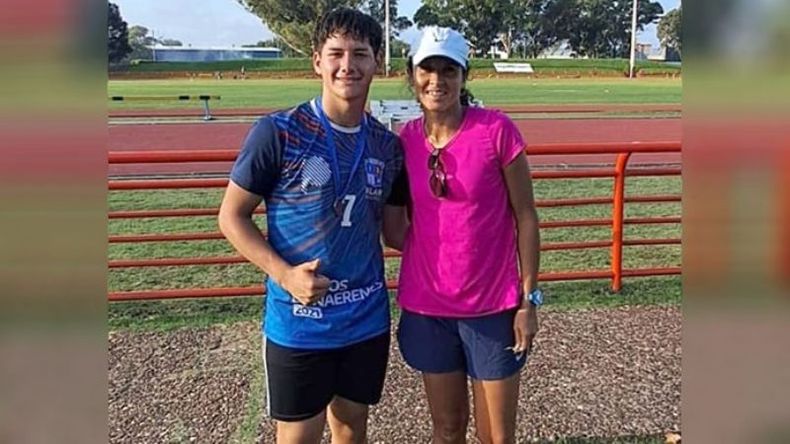 ORGULLO. González Gauto con la entrenadora Valeria Paz. .