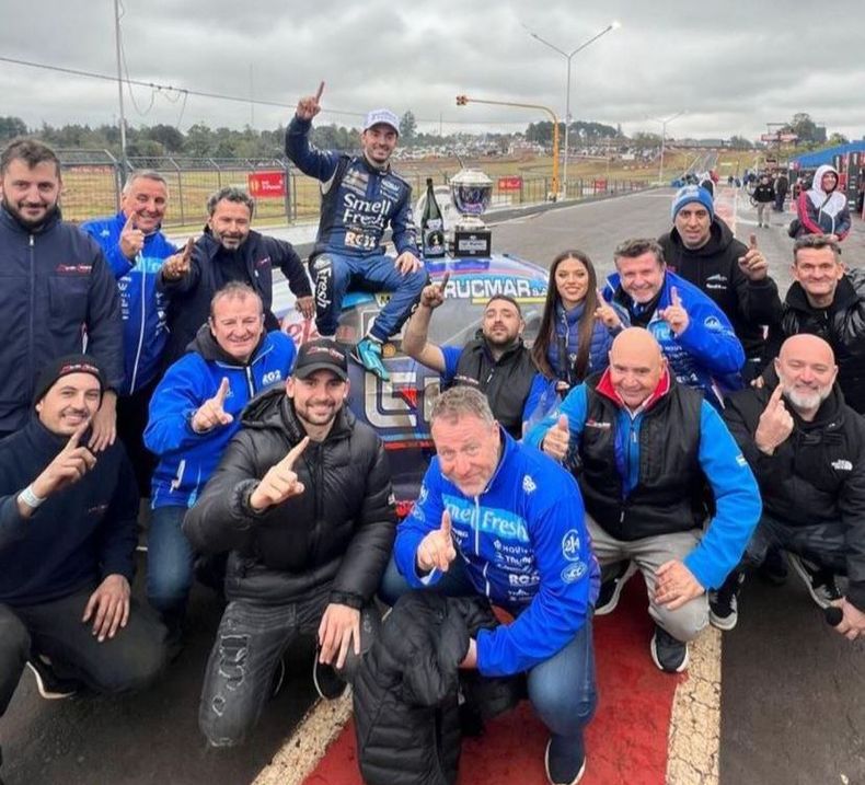 Pilar celebró en Posadas con el MV Racing y Nico Trosset.