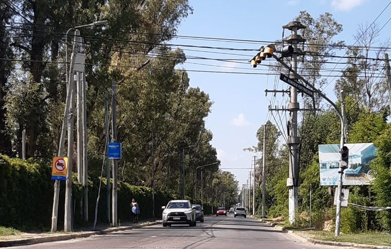 PELIGROSO. La esquina de ruta 25 y Chubut, sin semáforo.