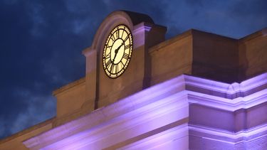 El reloj histórico está en el Palacio Municipal de Luján.