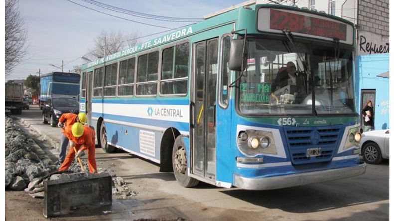 OBRA. Los trabajos incluyen refugios, pavimento y dársenas..