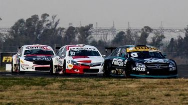 Diego Azar (10) manda en el campeonato con 126 unidades. .