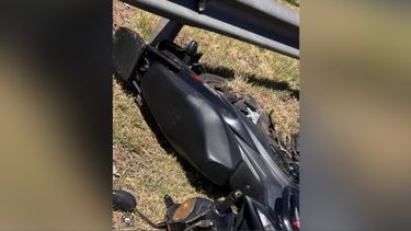 El motociclista sufrió heridas leves y fue trasladado al Hospital Central de Pilar. El motociclista sufrió heridas leves y fue trasladado al Hospital Central de Pilar.