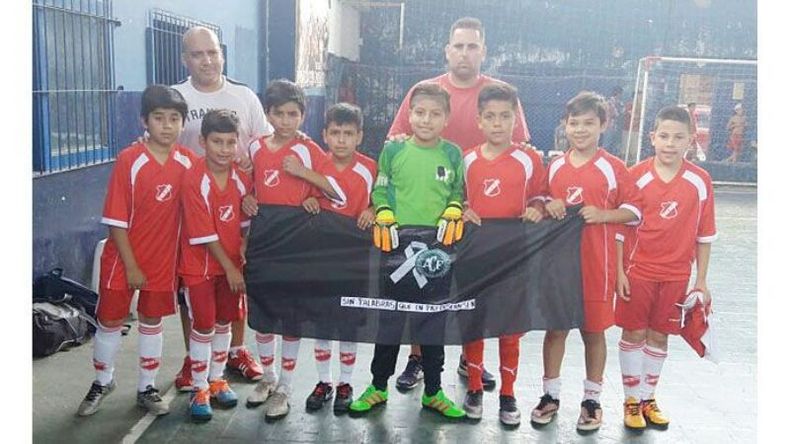 CAMPEONES. Los chicos de la 2006 vencieron 3-0 en la final a San Gabriel..