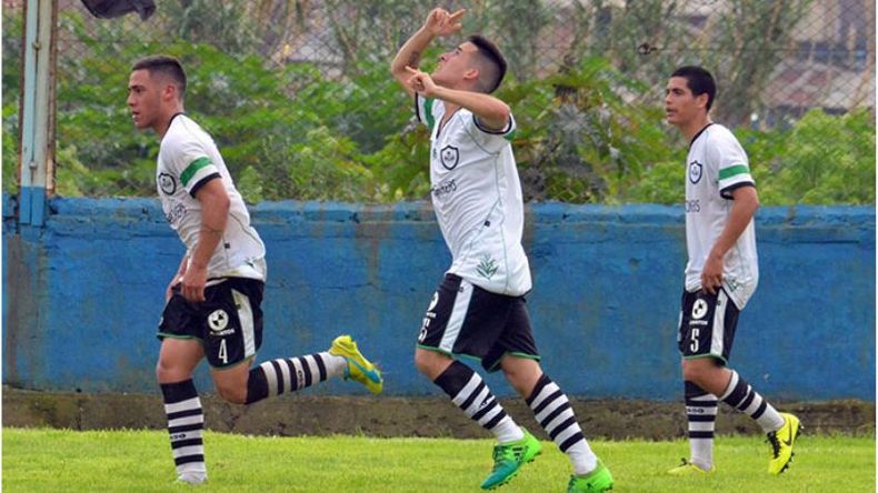 GRITO. El Papa Rodríguez festeja su gol, el primero en la historia de Real..