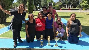 PRIMERAS. El equipo femenino de Muni Pilar, que se coronó en Tigre..