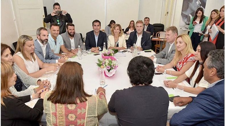 A AGRANDAR LA MESA. Para la semana que viene, la reunión de la Bicameral sumará nuevas voces..