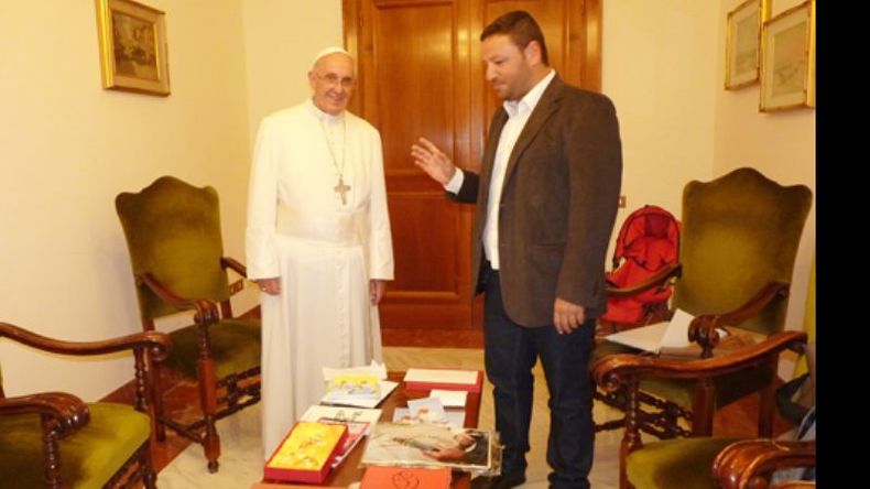 El Papa y Marmo, ayer, en El Vaticano. Ambos trabajan juntos desde hace años..