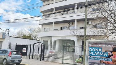 EL MÁS OFRECIDO. En este edificio de Tucumán al 900, se piden $60 mil al mes por un departamento de tres ambientes..