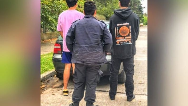 Los detenidos tienen 22 y 23 años y trasladaban 70 gramos de marihuana. .