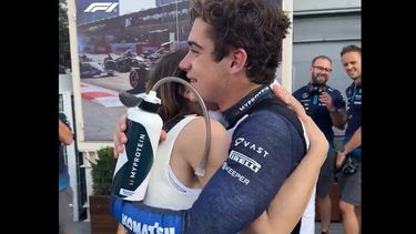 El abrazo de Franco Colapinto con su mamá, Andrea, luego de la histórica clasificación.