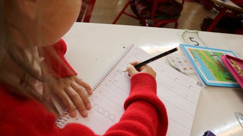 CUENTAS. Las cuotas de los colegios privados se suman a los aumentos. .