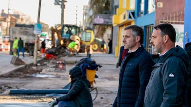 Foto. ACHÁVAL Y LAURENT RECORRIERON LAS OBRAS. Para el intendente, “es fundamental para la conectividad de la zona”.