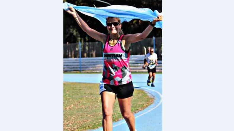 PODIO DE PLATA. Allende fue la mejor atleta argentina en las 12 Horas..