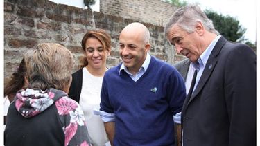VISITA. Ducoté, Aguad y Zakhem, visitaron a vecinos..