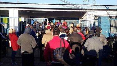 ESPERA. La Escuela 33 y 46 de Alberti arrancó don demoras..