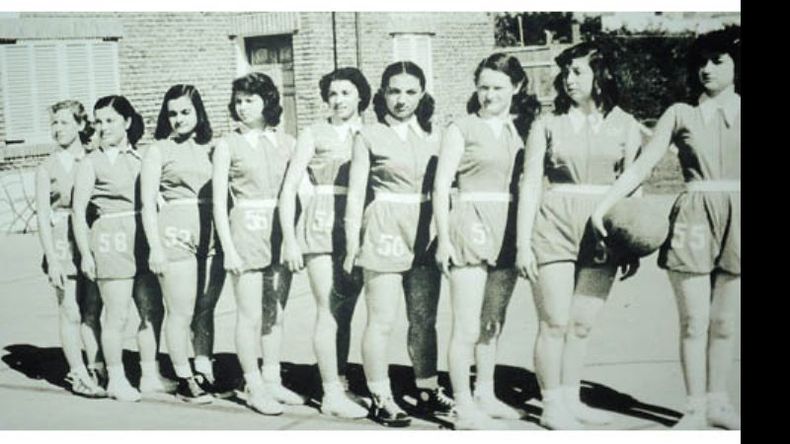 La chicas encestaban: formación del equipo femenino de básquet del Club Sportivo Pilar..