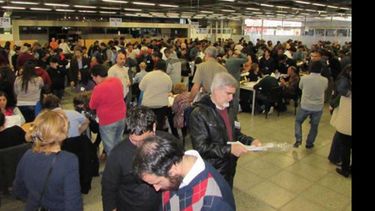 MULTITUD. Varios centenares de fiscales participaron del recuento definitivo..