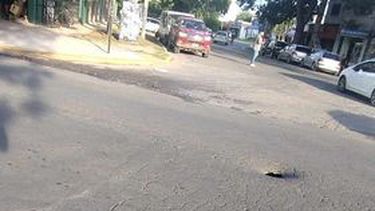 César Ramírez. Envío esta foto para que la publiquen y tengan cuidado, ya que se encuentra la calle rota con un agujero y puede producir un accidente con las motos. Es en Ramirez y Tucumán. &nbsp;