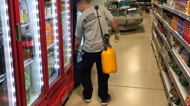 UNA MANO LAVA LA OTRA. Ecos busca aportar su granito de arena..