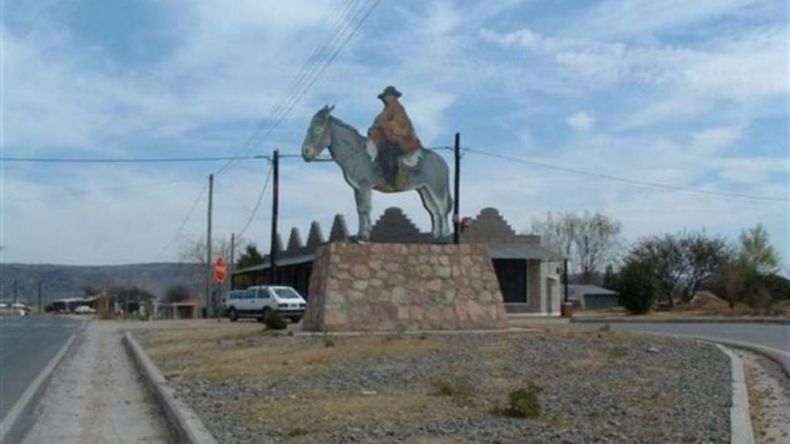 CURA BROCHERO. El joven oriundo de Pilar se encontraba en dicha localidad cordobesa en el momento en el que decidió arrojarse contra el rodado. .