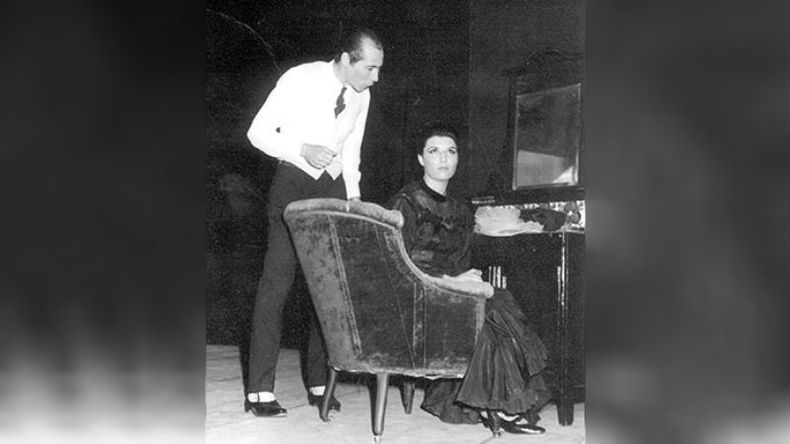 PIONERA. Con Titi Villar, en “Un guapo del 900” (1966). .
