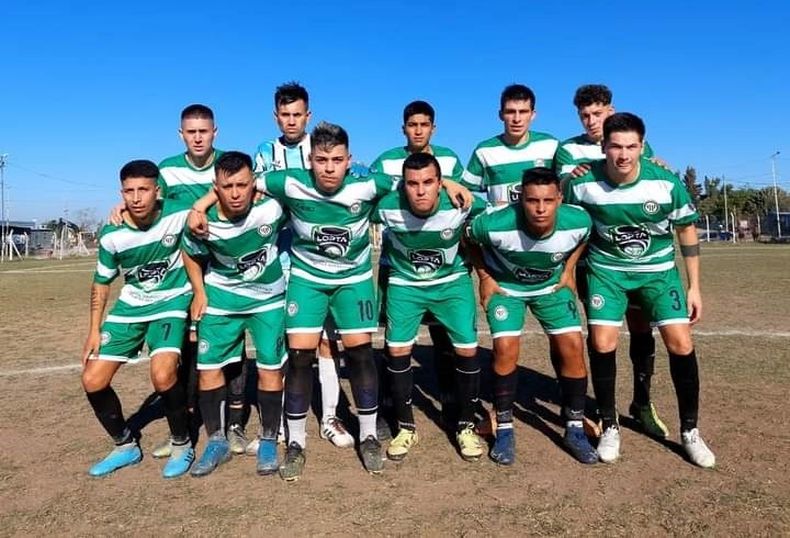 EQUIPO. El once inicial de Abrojal que perdió la chance de ser único líder.