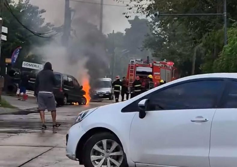 El incendio se produjo en la calle El Petrel, acceso al Parque Industrial de Pilar.&nbsp;