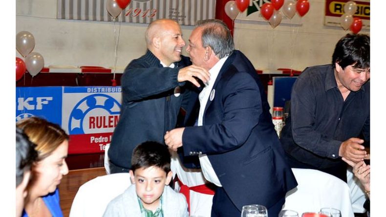 ABRAZO. Ducoté y Zúccaro en el Club Atlético..