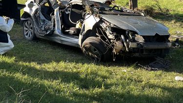 El Citröen C4 que protagonizó el trágico accidente en Panamericana quedó destruido.