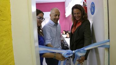 CORTE DE CINTAS. Bortule, Ducoté y Campagnoli en el acto de ayer..