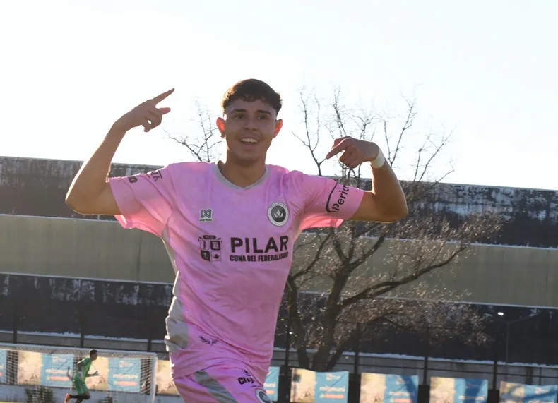 FESTEJO. Franco Camargo marcó su primer gol en Real Pilar jugando en el Carlos Barraza.