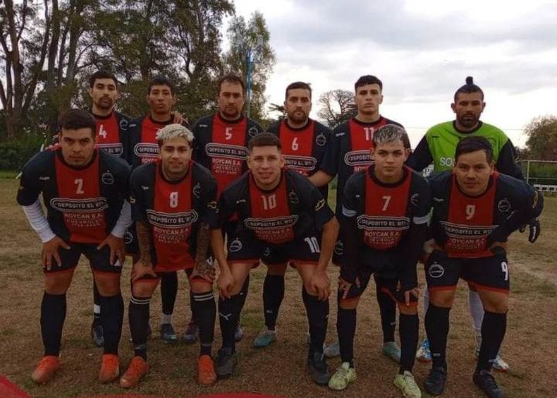 EQUIPO. Villa Rosa intentará sumar de a tres de visitante para ser líder de la Zona 1.