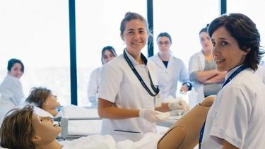 La Universidad Austral convoca a un nuevo curso gratuito de ingreso a Enfermería.
