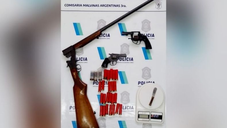 En el domicilio se secuestraron las tres armas de fuego utilizadas en el ataque. .