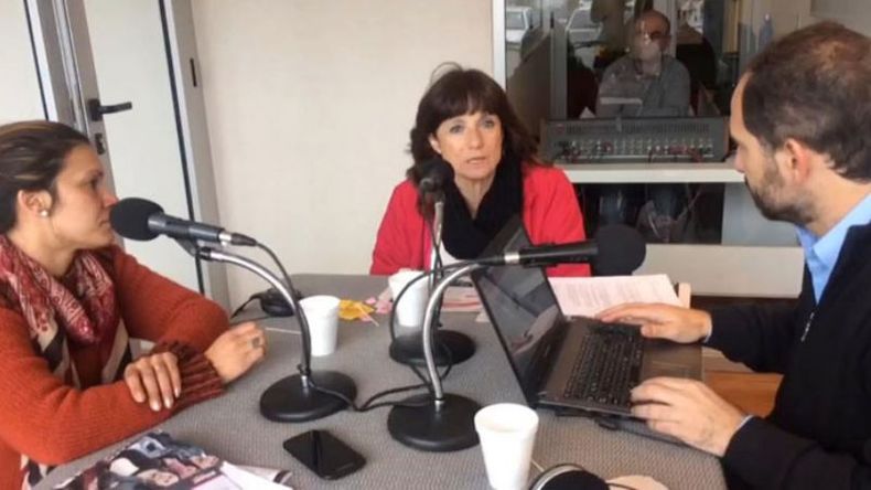 AL MICRÓFONO. Ripoll y Natalia Espasa, ayer, en FM Plaza. .