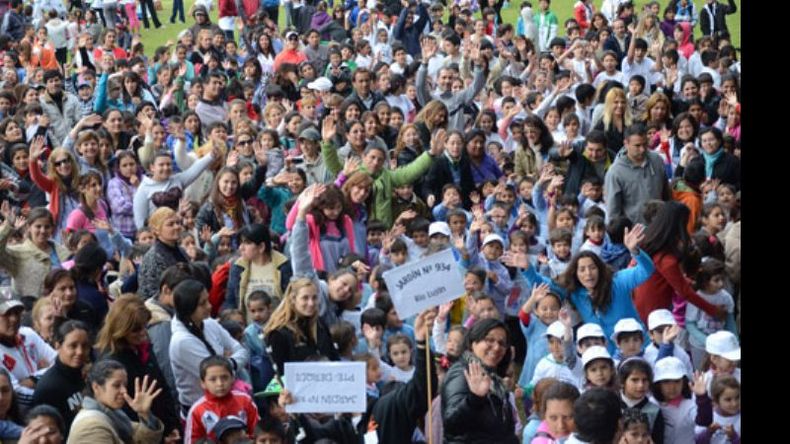Los más de 1.500 chicos que participaron de las pruebas deportivas y juegos..