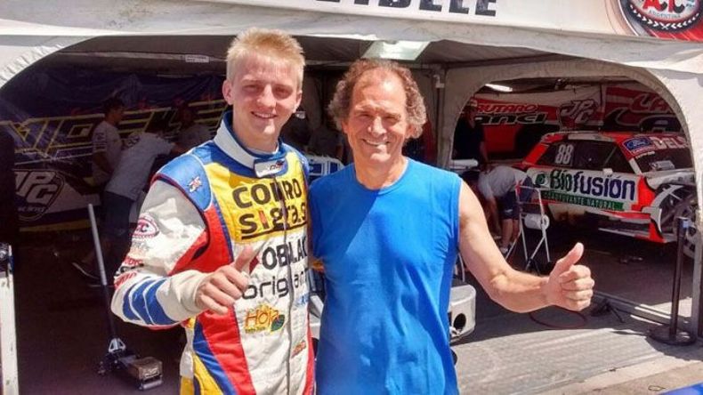 46 AÑOS. Esa es la diferencia entre Roberto Chiqui Videle y Andrés Jakos, el más experimentado y el más joven del TC Mouras. La foto se tomó ayer en la primera carrera del calendario, en Mar de Ajó..