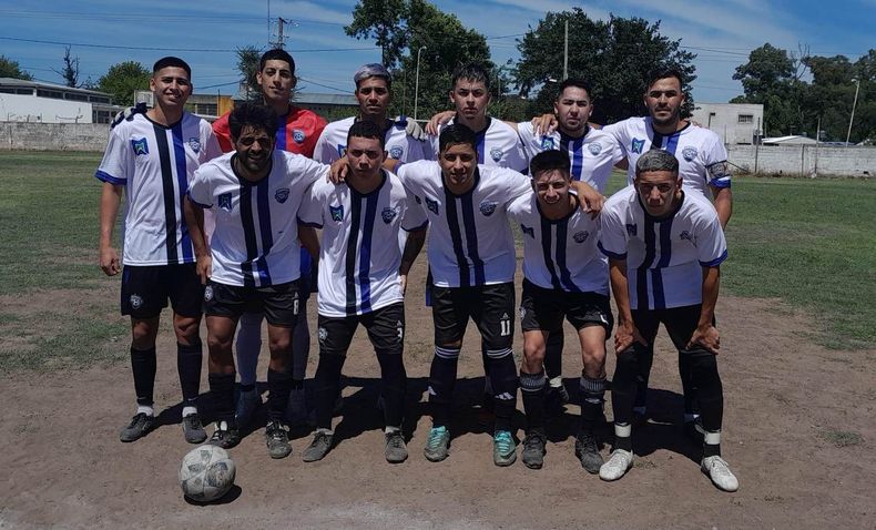 LE TRAJO SUERTE. La Nueva estren&oacute; indumentaria deportiva con triunfo para so&ntilde;ar con la corona.