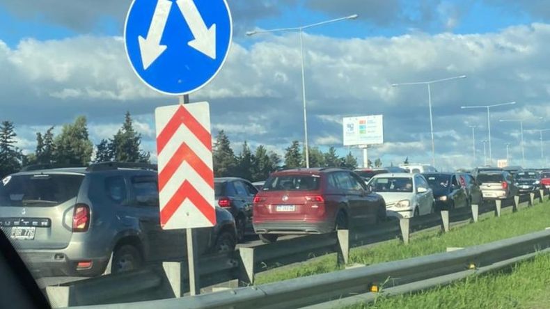 El piquete está generando caos de tránsito en la zona..