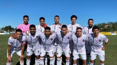 EQUIPO. El once inicial de Real Pilar que jugó en José León Suárez.