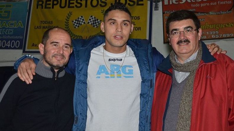YAMIL CON LOS PRESIDENTES. Gustavo Giossefi (Argentinos) y Omar Carlotto (Unión). .