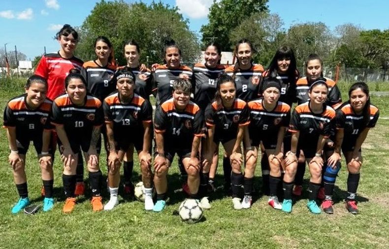 El plantel femenino de Zelaya, que en su &uacute;ltima presentaci&oacute;n derrot&oacute; a Bajo San Isidro.