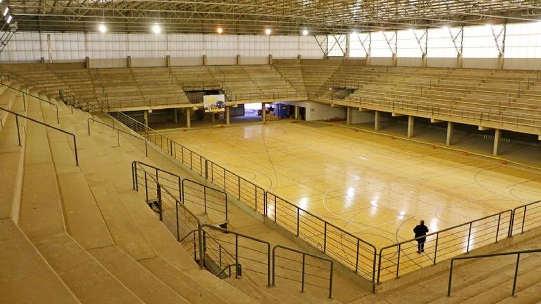 Refugio. El Municipio abrió el Microestadio para recibir a personas en situación de calle. .