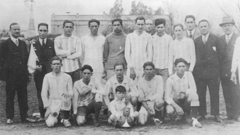 Equipo titular del Club Peñarol, en una foto del año 1928. .