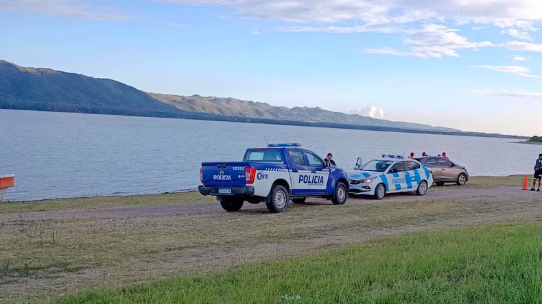 LUGAR DEL HECHO. El operativo a orillas del Embalse Los Molinos.