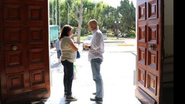 PUERTAS ABIERTAS. Ducoté compartió su foto con una vecina, pasadas las 17..