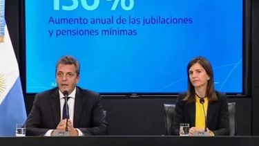 Massa y Raverta dieron una conferencia este martes.