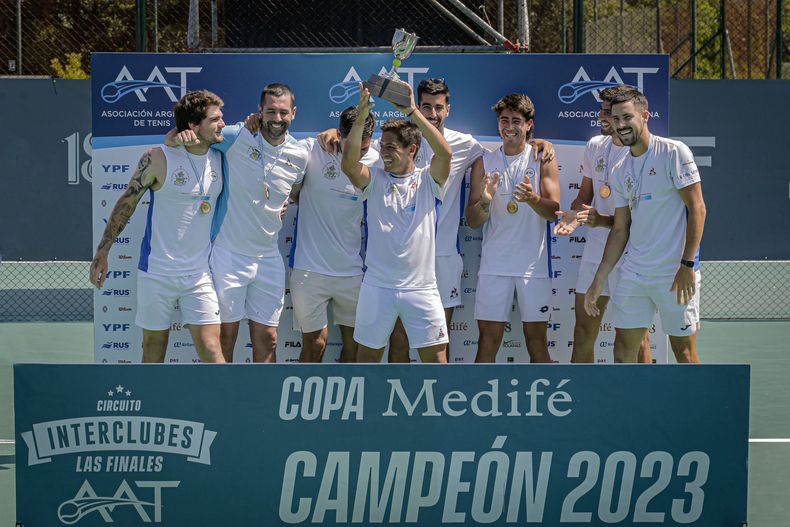 GEBA celebró en Pilar y Sebastián Báez levantó la copa.&nbsp;